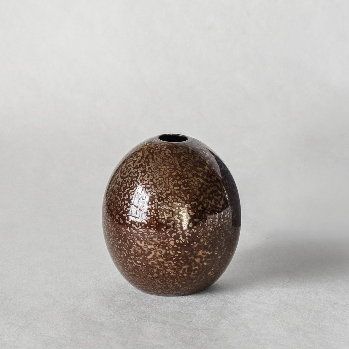 Pea Hen Dry Vase, Amber Bronze